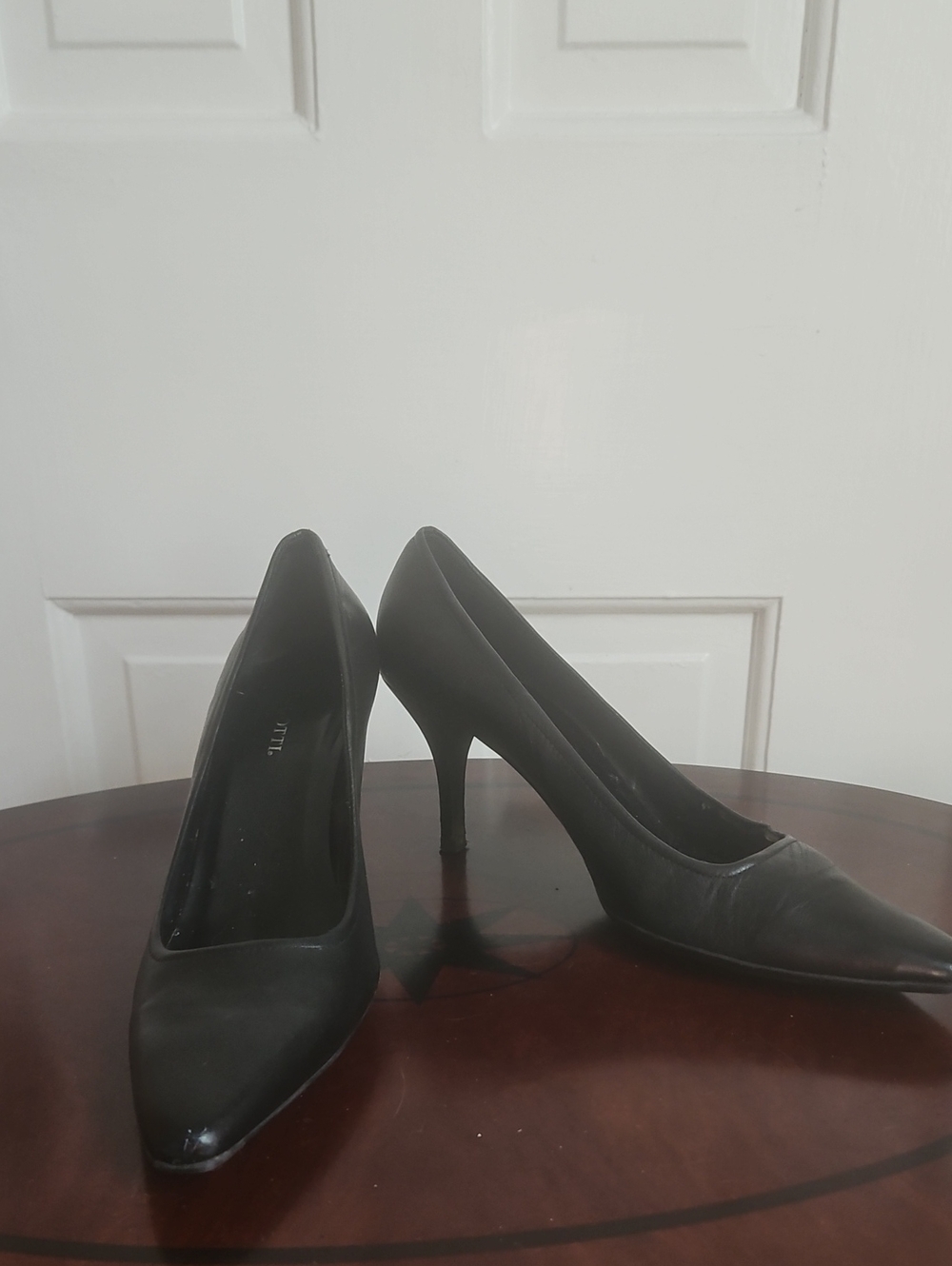 Classic Vigotti Soft Black Leather Pointed-Toe Women's Pumps